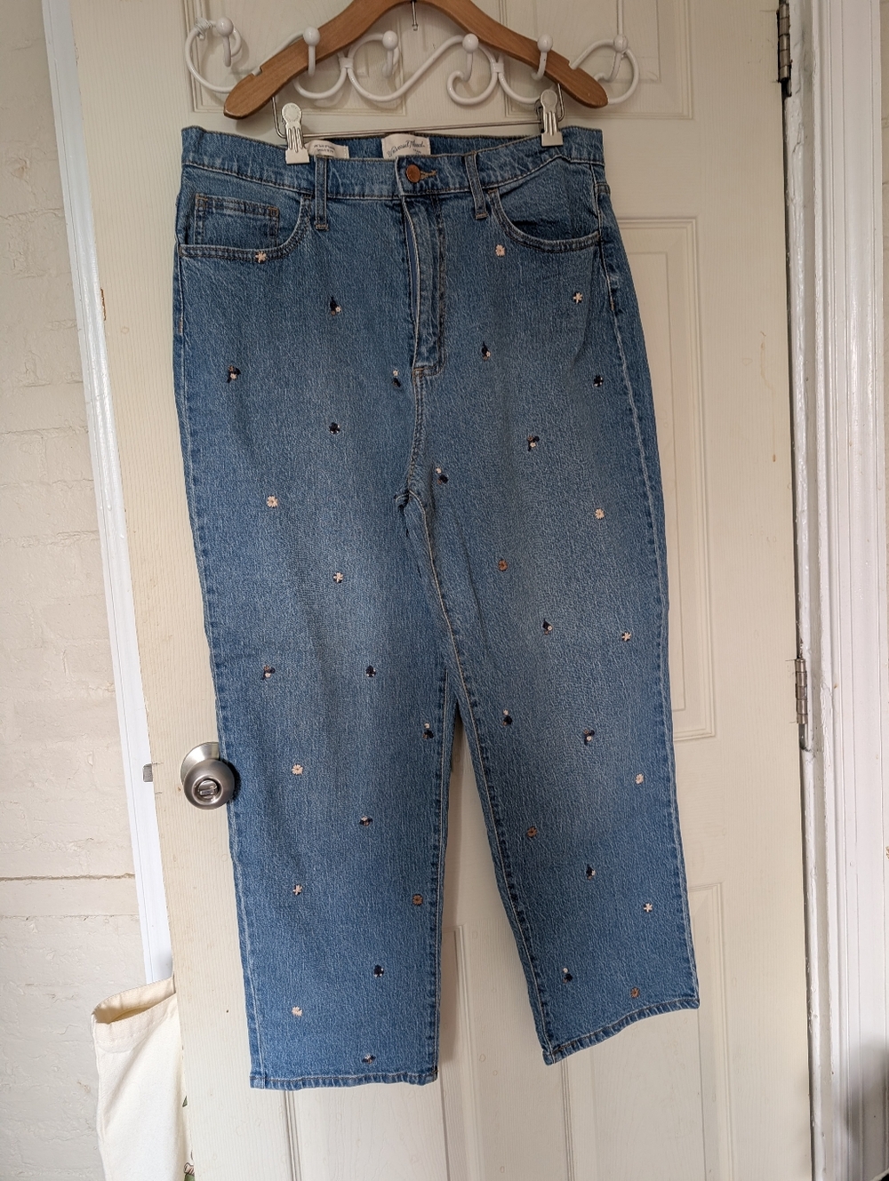 Universal Thread Vintage Straight Floral Embroidery Jeans 14